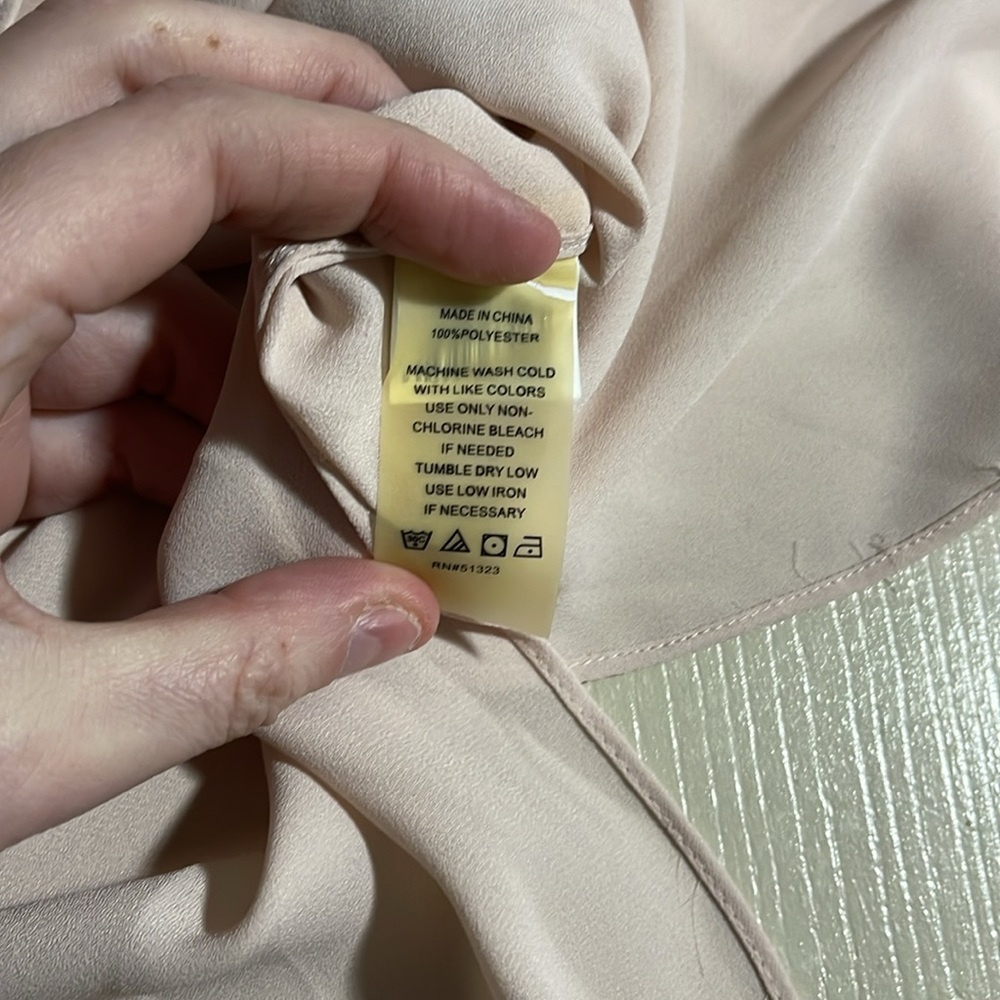 Vince Camuto Cream Flowy Top- Size XS - Picture 5 of 11